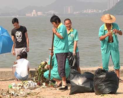 中秋赏月与垃圾